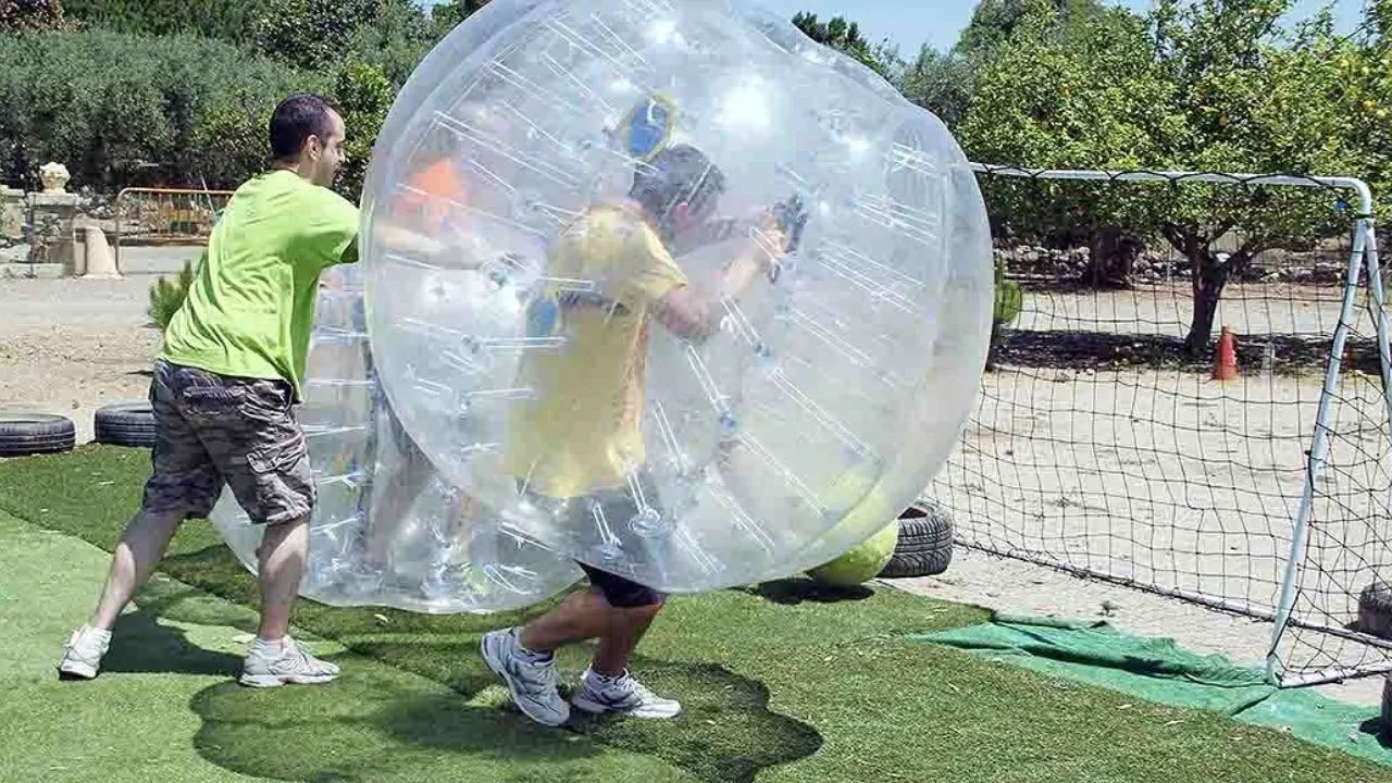 ¿Qué es el Foot Bubble en Salou para despedidas?